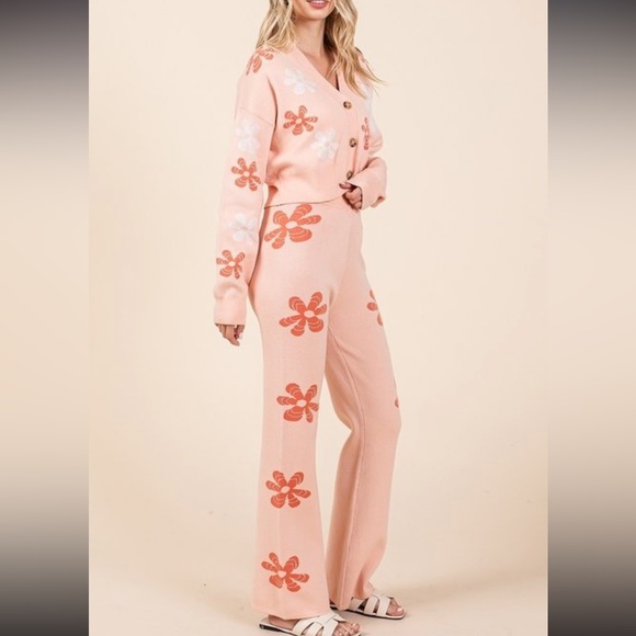 Flower Sweater Set - Picture 5 of 7